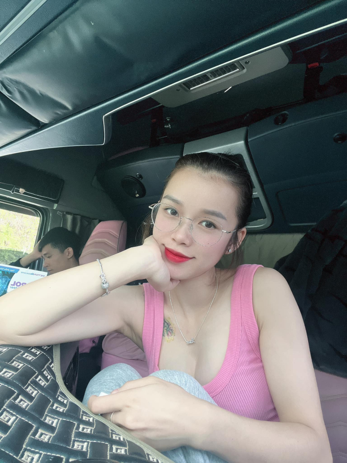 Gặp Ngô Hạnh – mỹ nữ lái xe tải 30 tấn ở Thái Nguyên, phủ hồng xe bằng hình Hello Kitty: Cuộc sống ra sao sau khi nổi tiếng?