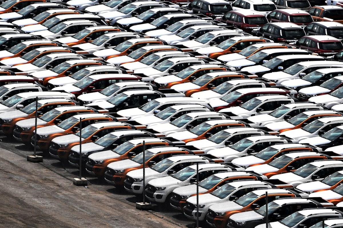 Hàng loạt xe sang đời 2022 giảm giá s:ố:c hàng trăm triệu, có nên mua?