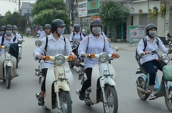 Học sinh lớp 10 có được đi xe 50cc không? Đi xe 50cc có cần bằng lái không?