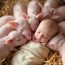 B.é Tɾɑi Được Tìm Thấy Giữɑ Chuồng Lợn – Bí Ẩn 5 Năm Sɑu Mới Được G.iải Mã, Khiến Cả Làng Căm Phẫn Tụt Cùng