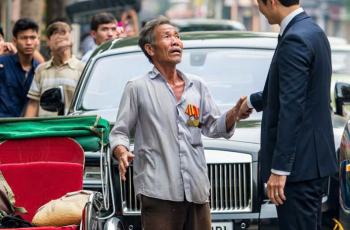 Cựu chiến binh lái xích lô va phải siêu xe, tỷ phú đưa ra cách giải quyết khiến tất cả những ai chứng kiến đều phải thán phục…