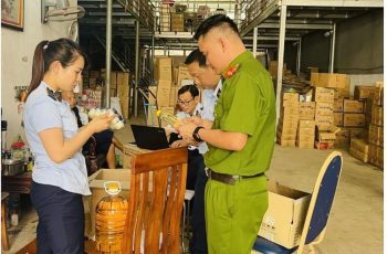 Xử phạt một hộ kinh doanh bán nhiều loại dầu gội giả, nhập lậu