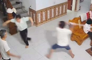 Chồng hành hung vợ ngay trước mặt bố và con đẻ Chồng hành hung vợ ngay trước mặt bố và con đẻ