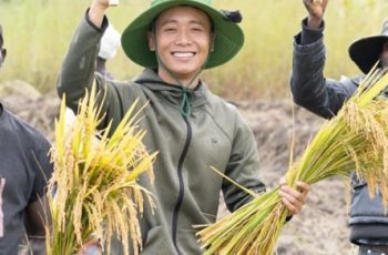 Nghi vấn trang trại của Quang Linh Vlogs ở Angola chỉ là phim trường, trồng lúa để làm content: Thực hư ra sao? Nghi vấn trang trại của Quang Linh Vlogs ở Angola chỉ là phim trường, trồng lúa để làm content: Thực hư ra sao?