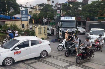 Nữ sinh viên năm cuối đại học tuvong thương tâm dưới bánh xe tải