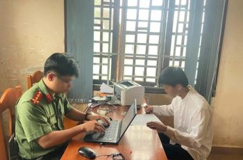 Nóng: Khởi tố vụ nam sinh quay lén đề, gửi ra cho bạn dùng ChatGPT giải bài thi