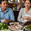 Vợ nấu nướng xong còn bận cho 2 con nhỏ ăn, lúc quay vào cả nhà ăn hết sạch mâm cơm chừa lại đúng bộ xương cá thì ứa nước mắt. Chồng nổi điên đứng dậy hành động sau đó khiến ai cũng sưỡng người