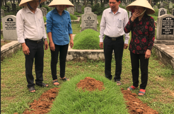 Ở làng Đông, nhà họ Nguyễn vốn là một dòng họ lớn, đông con cháu, nổi tiếng hiếu thảo và đoàn kết Ở làng Đông, nhà họ Nguyễn vốn là một dòng họ lớn, đông con cháu, nổi tiếng hiếu thảo và đoàn kết