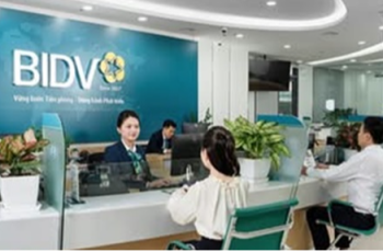 Khách hàng yêu cầu chuyển khoản 350 triệu vào 2 số tài khoản khác nhau, người nhận trùng tên: Nhân viên BIDV lập tức hủy giao dịch và báo công an