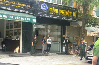 Khám xét nhà trùm giang hồ cộm cán Vi “ngộ” ở Thanh Hóa Khám xét nhà trùm giang hồ cộm cán Vi “ngộ” ở Thanh Hóa