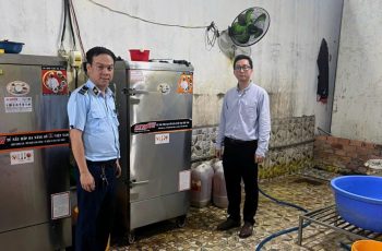 Lại là Gà ủ muối của ai đây, 1,2 tấn được phát hiện thì không biết bao nhiêu người đã ăn rồi Lại là Gà ủ muối của ai đây, 1,2 tấn được phát hiện thì không biết bao nhiêu người đã ăn rồi