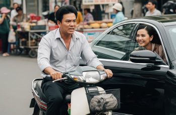 Sợ vợ mang tiền cho nhà ngoại nên tháng nào tôi cũng chỉ đưa cho cô ấy 4 triệu chi tiêu, 1 hôm thấy vợ về quê tôi lén đi về sau thì ngỡ ngàng khi thấy cô ấy