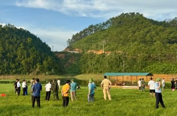 Đi xe bán tải vào lòng hồ cạn, vợ chồng tài xế bị đuối nước tử vong Đi xe bán tải vào lòng hồ cạn, vợ chồng tài xế bị đuối nước tử vong