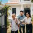 Nó không chỉ là một câu hỏi về thời gian, mà là một lời tuyên bố rằng bà Hiền không thuộc về nơi này…