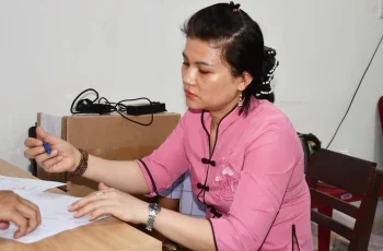 Cháu bé bị bảo mẫu bạo hành ở Quảng Ngãi đã tử vong