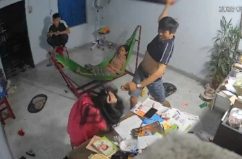 Lời trần tình của người anh trai dùng ghế nhựa đánh liên tiếp vào đầu em gái: ‘Đánh nó tôi xót lắm nhưng…”