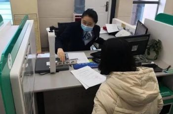 Chồng mất để lại sổ tiết kiệm 6 tỷ, vợ đi rút tiền thì ngân hàng nói: ‘Chị không có quyền rút tiền’