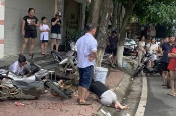 Bé trai 7 tuổi vặn tay ga xe máy, tử vong thương tâm Bé trai 7 tuổi vặn tay ga xe máy, tử vong thương tâm