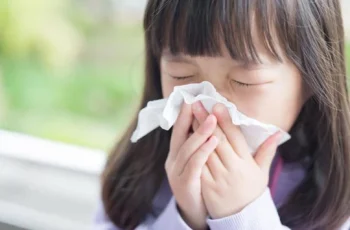 Dấu hiệu viêm màng não nhưng cha mẹ hay nhầm với cảm lạnh khiến con tổn thương não nặng