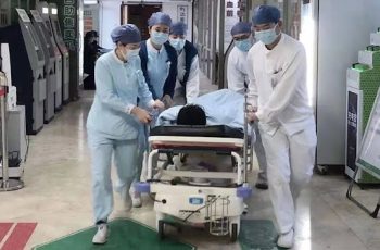 Nửa đêm tỉnh dậy chồng kêu đau đầu, vợ phản xạ thông minh cứu sống nếu không đã xanh cỏ