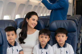 Tỷ phú thấy bạn gái cũ trên máy bay, bên cạnh cô là ba bé trai sinh ba trông giống hệt anh khiến tỷ phú lặng người