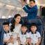 Tỷ phú thấy bạn gái cũ trên máy bay, bên cạnh cô là ba bé trai sinh ba trông giống hệt anh khiến tỷ phú lặng người