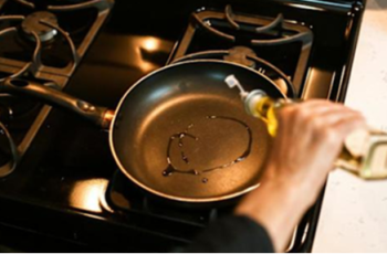 Dùng sai một loại chảo, người phụ nữ nhiễm “hóa chất vĩnh cửu”, bị UT gan