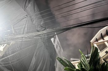 Cháy chung cư mini ở Hà Nội, nhiều người chạy lên tầng thượng thoát thân