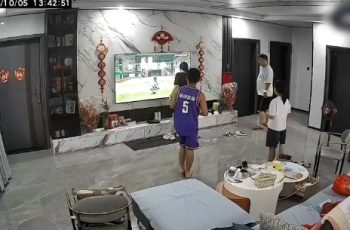 Clip chồng đ*nh con gái riêng của vợ, trích xuất camera phòng khách gây phẫn nộ