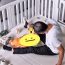 Con dâu ra ngoài nhờ bố chồng ở nhà chăm cháu, 30 phút sau check cam thì thấy cảnh tượng cả đời không quên
